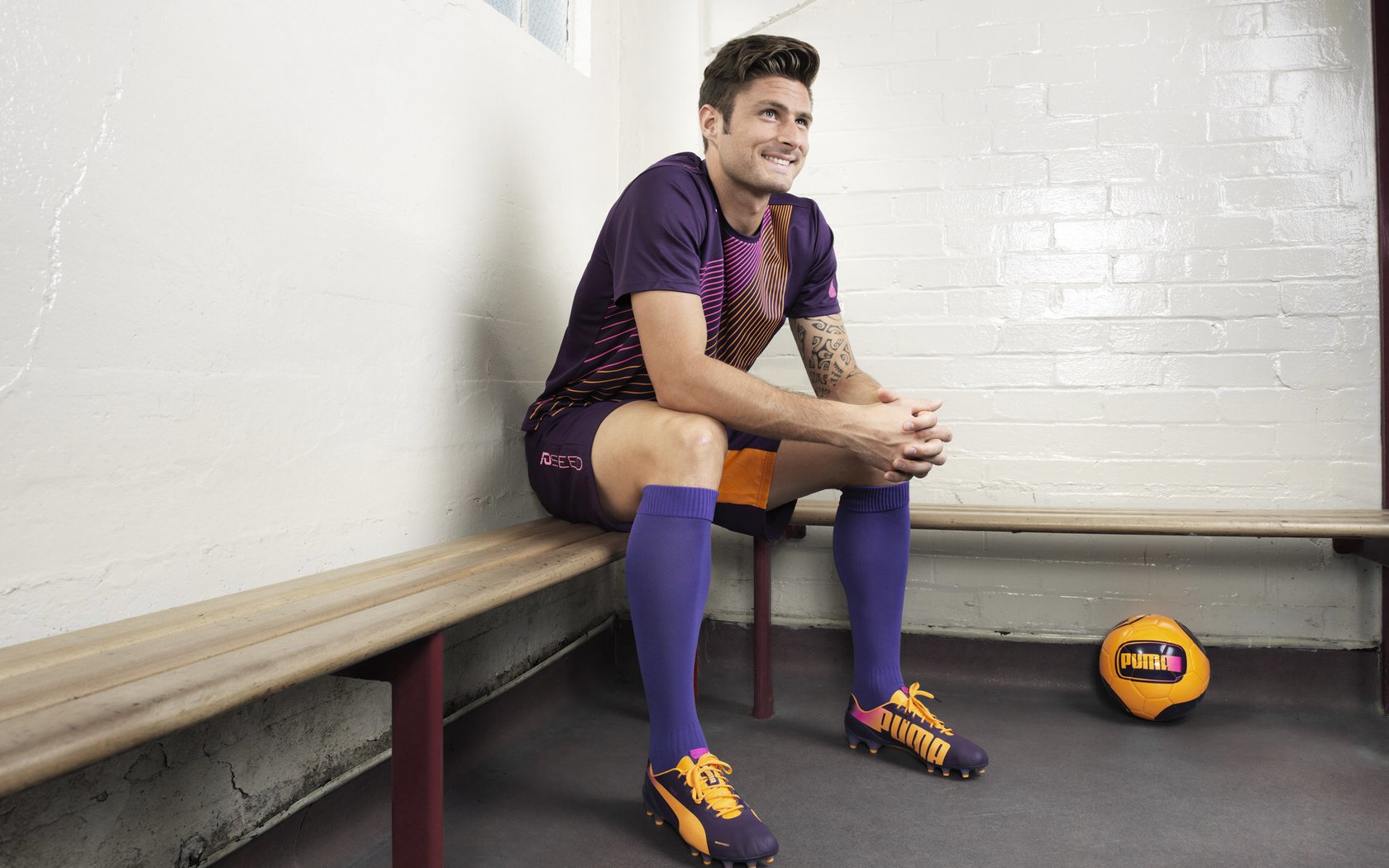 爱游戏体育-特色“足球+文化+旅游”融合发展模式在多地全面推进，行业新格局正在形成